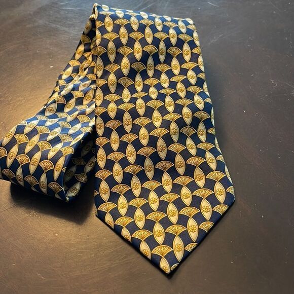 Lanvin Paris Tie. 100% All silk. Beautiful! - Picture 3 of 5